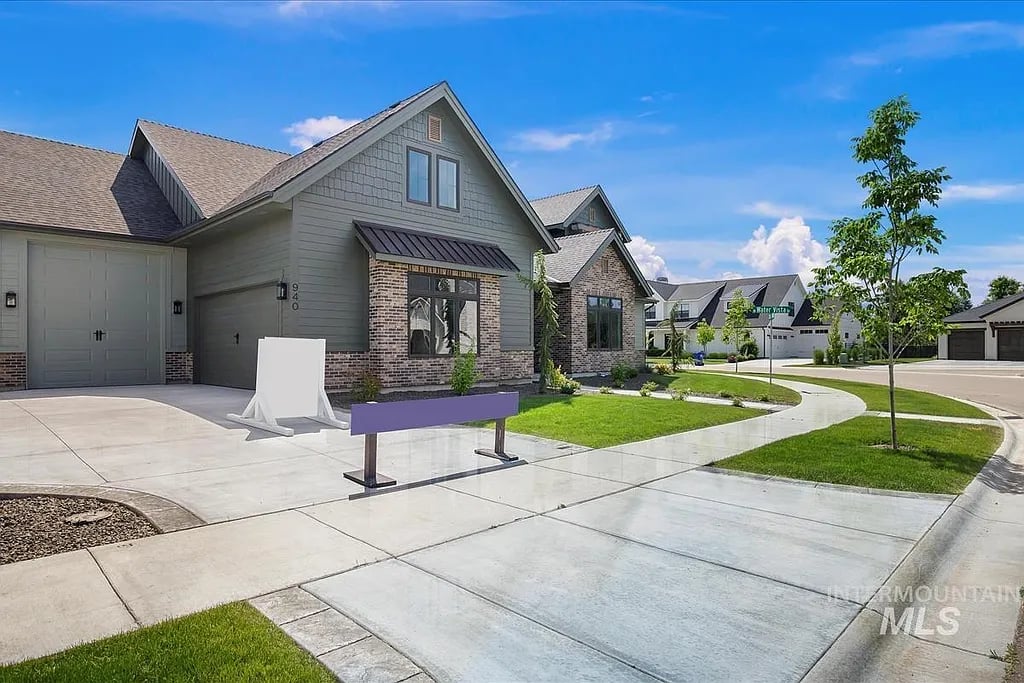940 S Ranch House Way