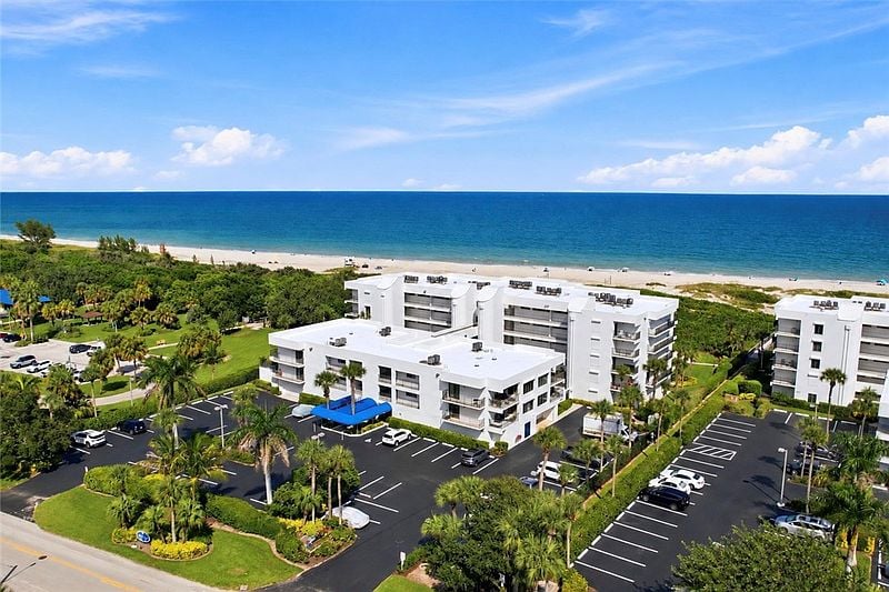 1700 Ocean Dr APT 202V