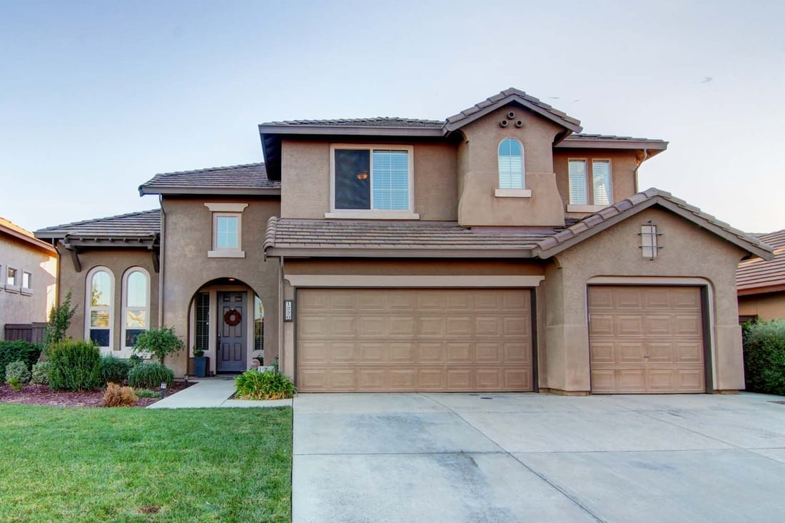 Gorgeous Lincoln 5 Bedroom Home for Sale!