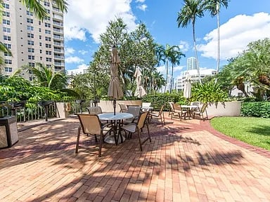 520 Brickell Key Dr #A1616