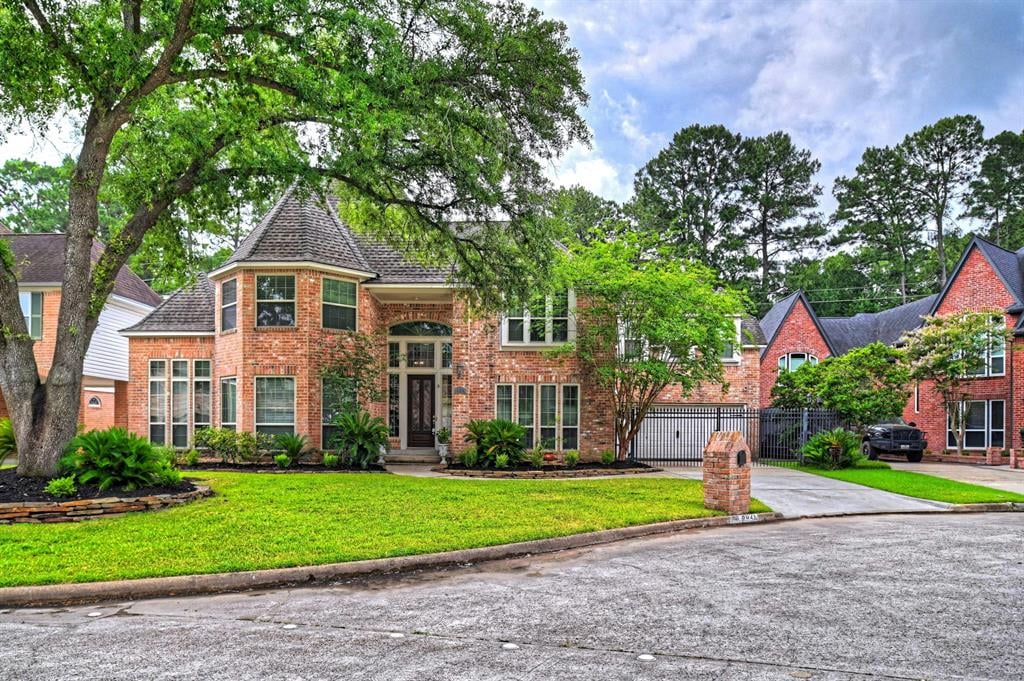 8021 Hertfordshire Dr