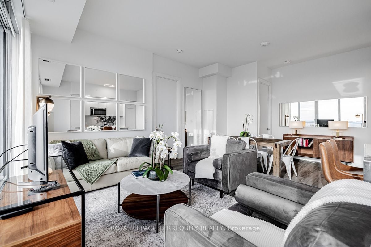 BEAUTIFUL CORNER PENTHOUSE