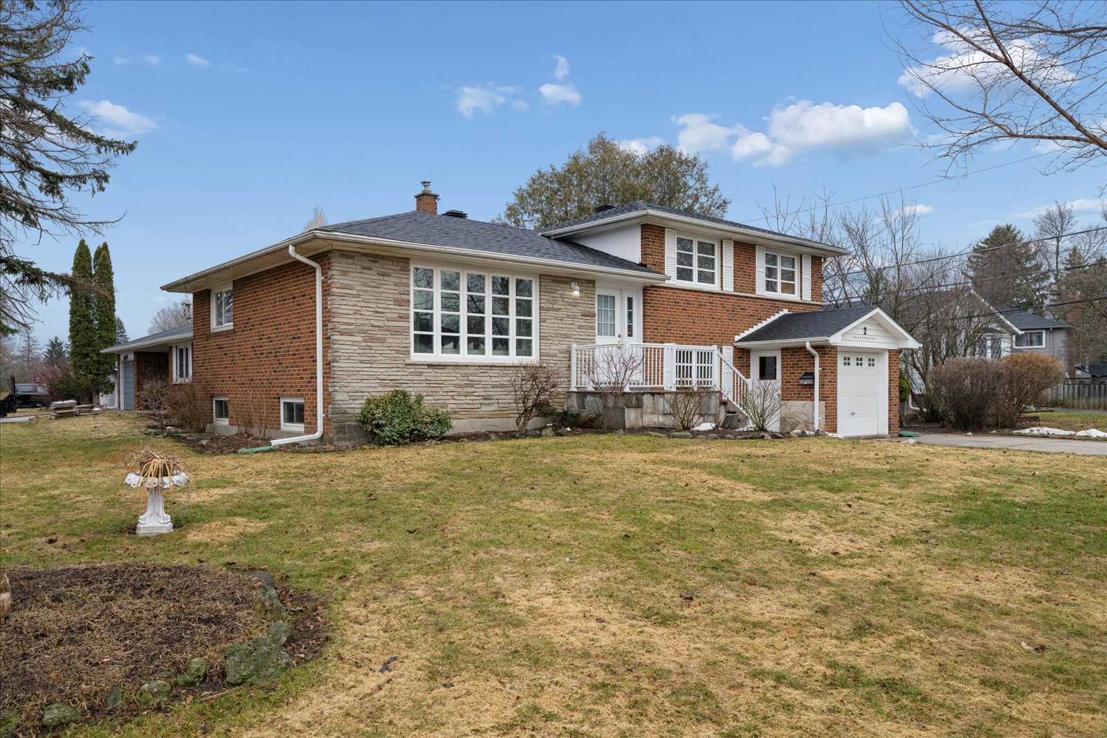 2 Valleycrest Ave