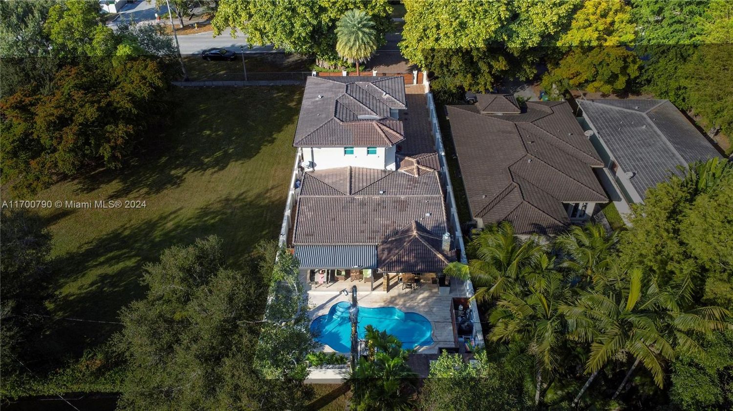 5320 Sunset Dr