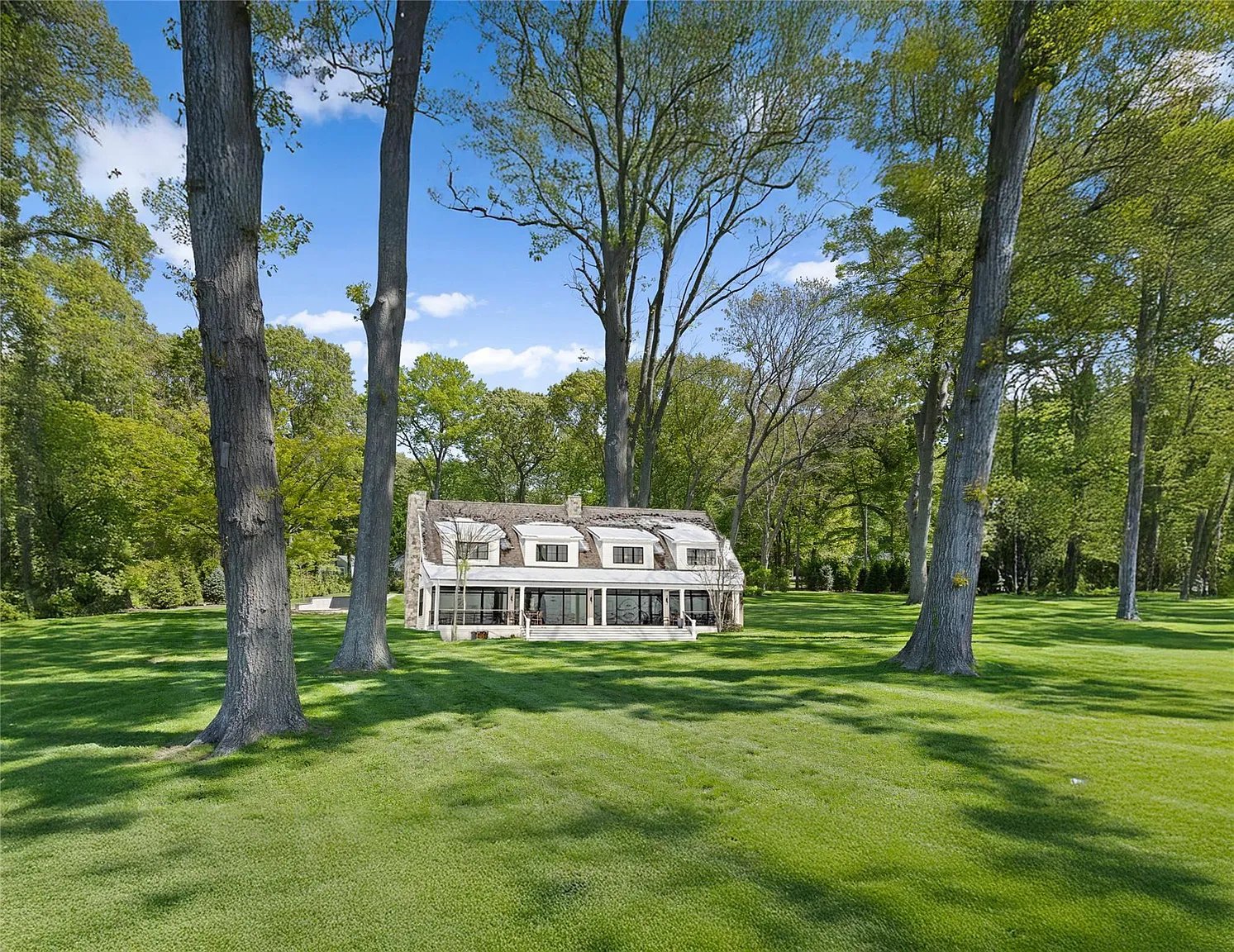 93 Lloyd Harbor Rd