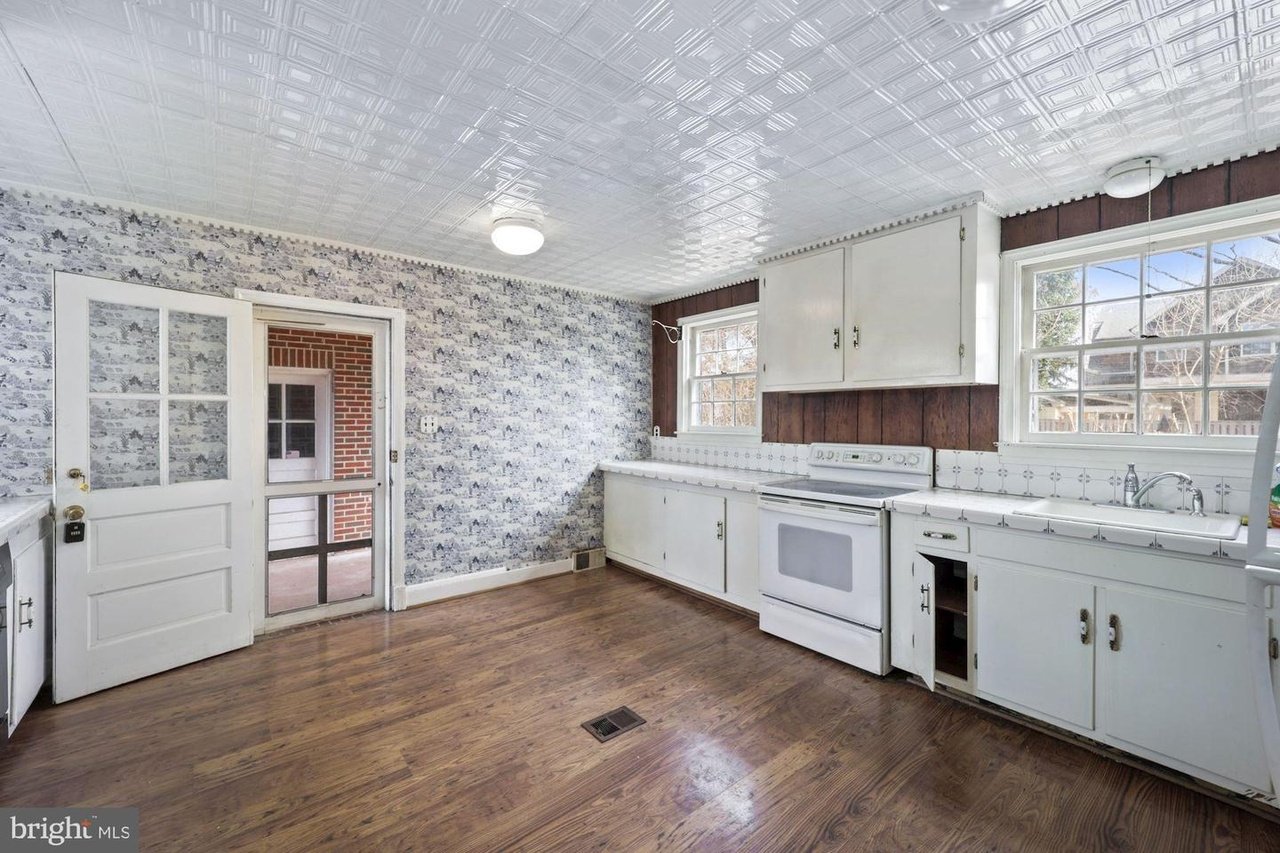 144 Archwood Ave