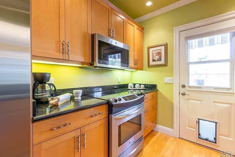 22 Creekside Ct