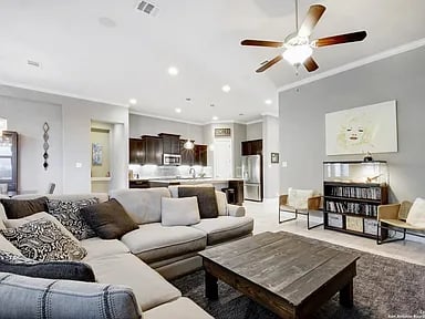 15408 Capri Ln