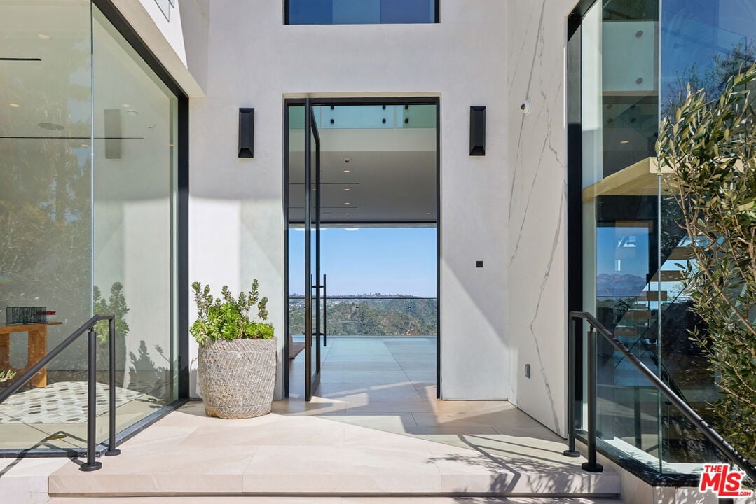 Coronet Estate, Stradella Rd, 90077