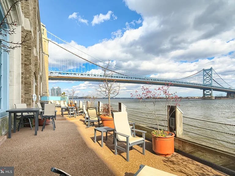 7 N Columbus Blvd #236