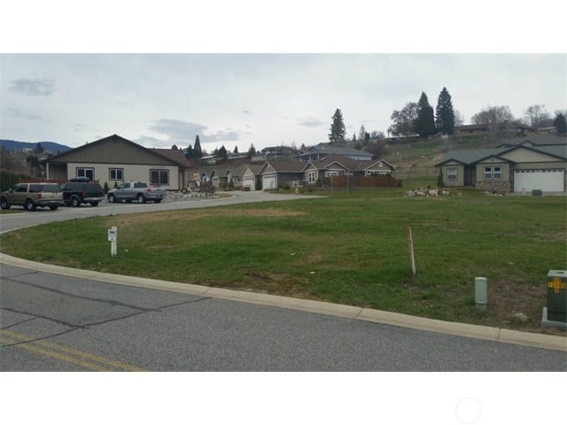 106 Village Dr