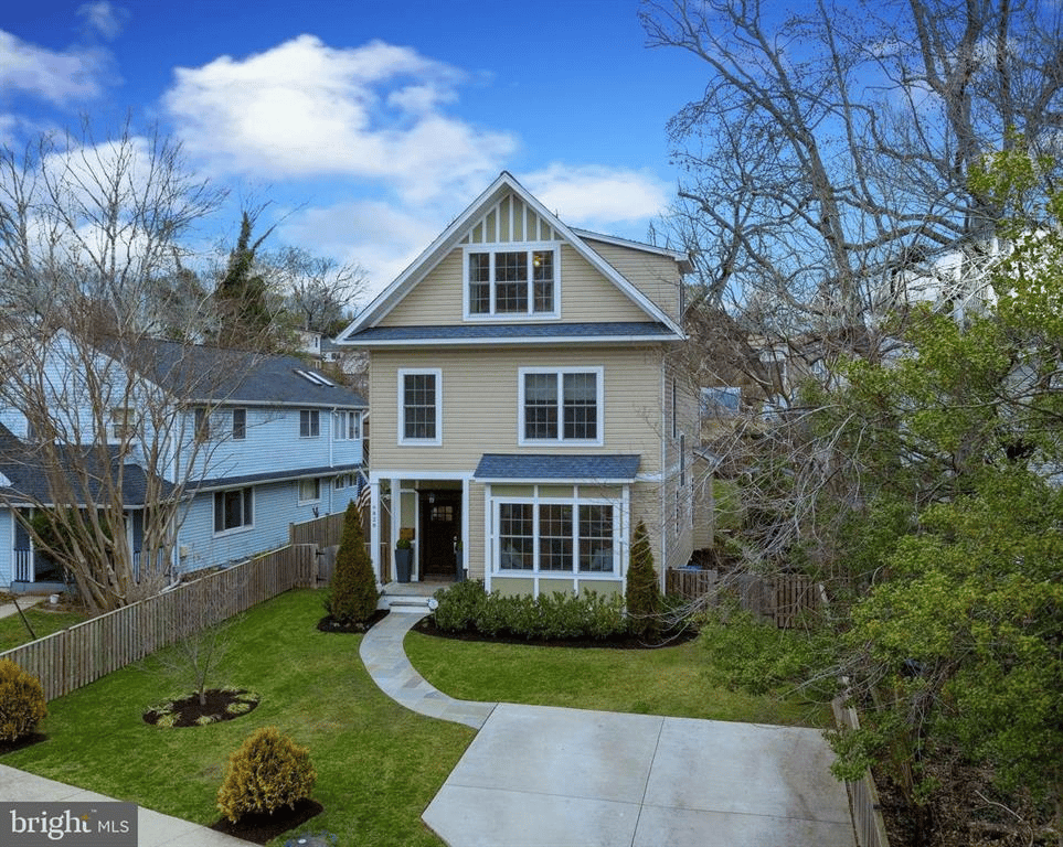 6828 Custis Pkwy