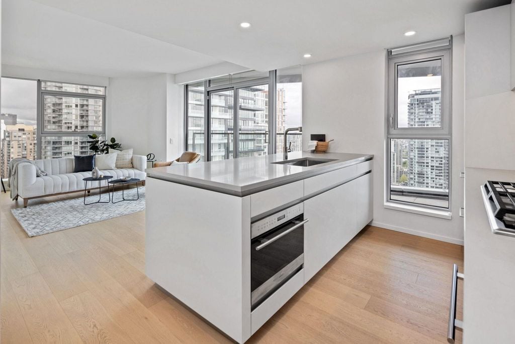 889 Pacific St, #2706