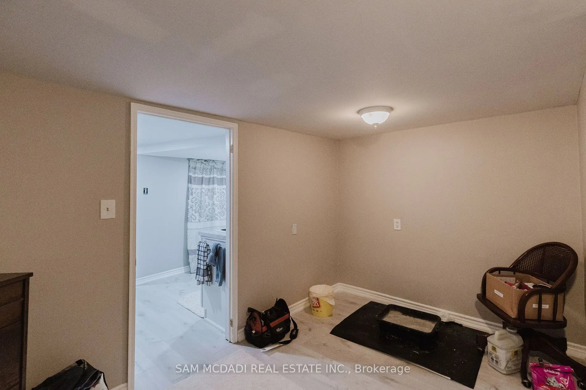 Single Office - 728 Main St E