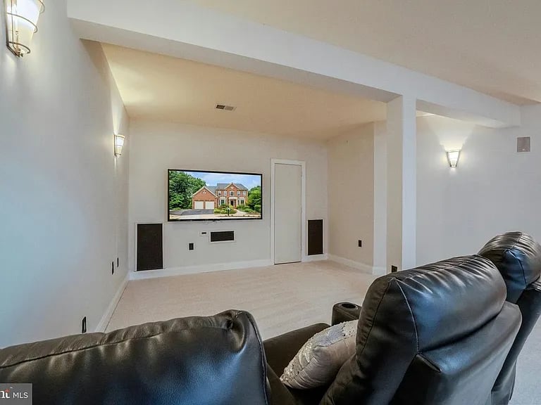 106 Calvary Ct SE