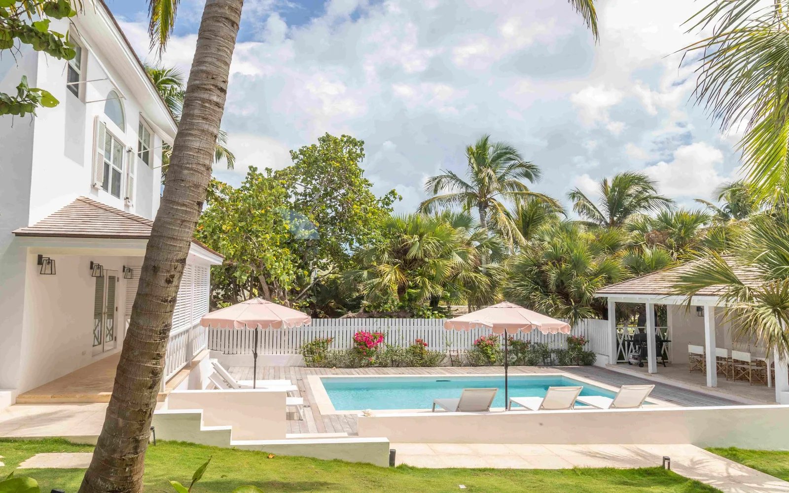 Beautiful Harbour Island Beachfront Villa