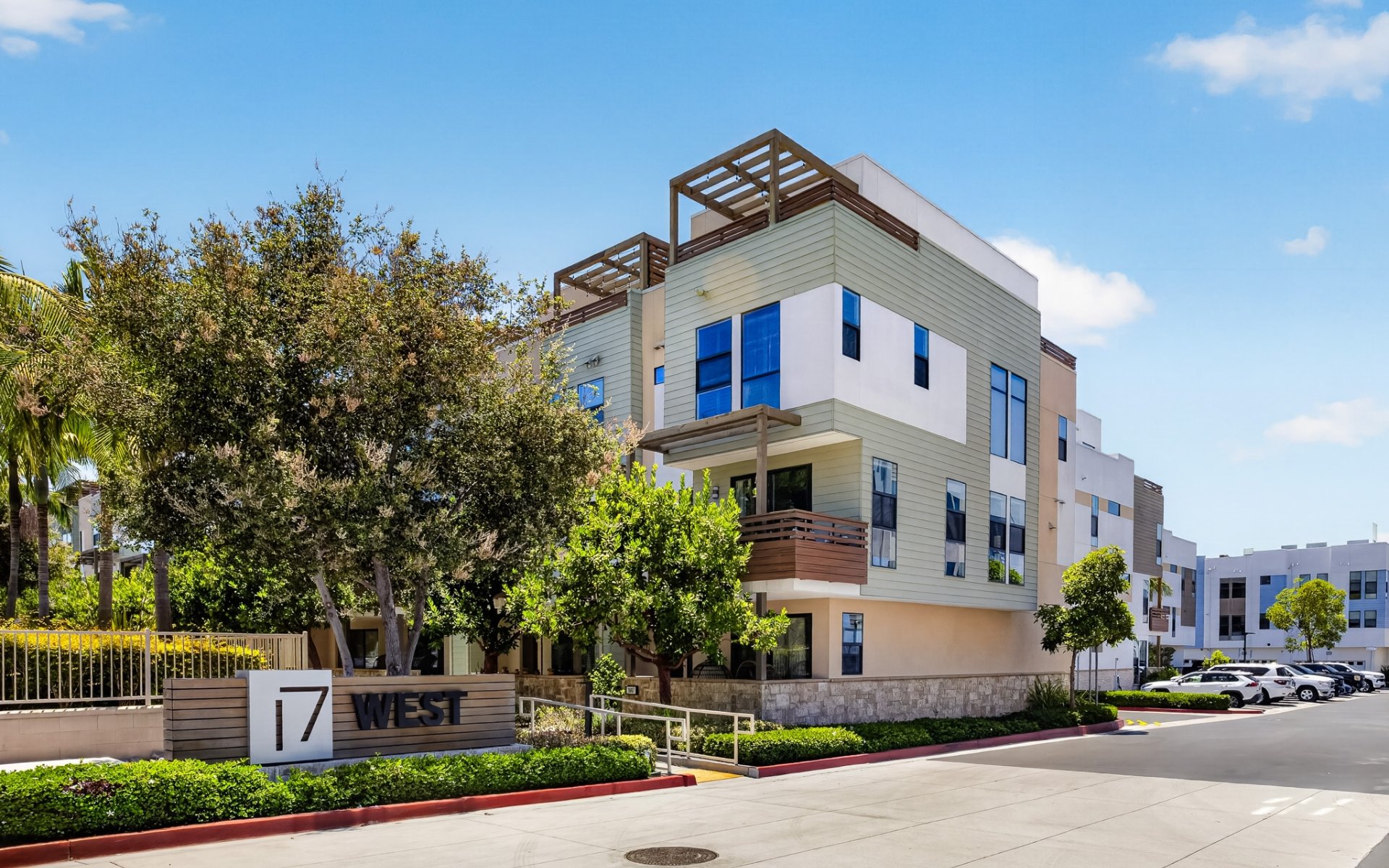 1687 Grand View