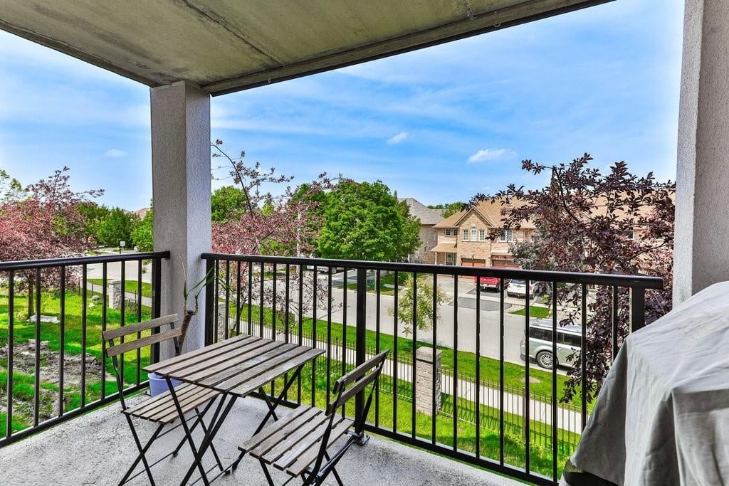 207-1421 Walker's Line, Burlington