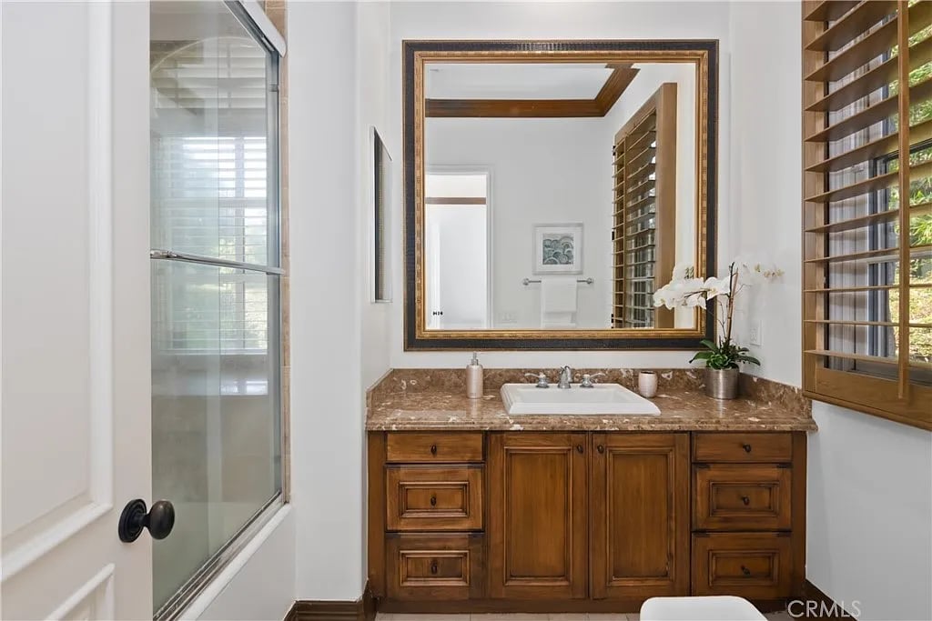 725 Carriage House Dr