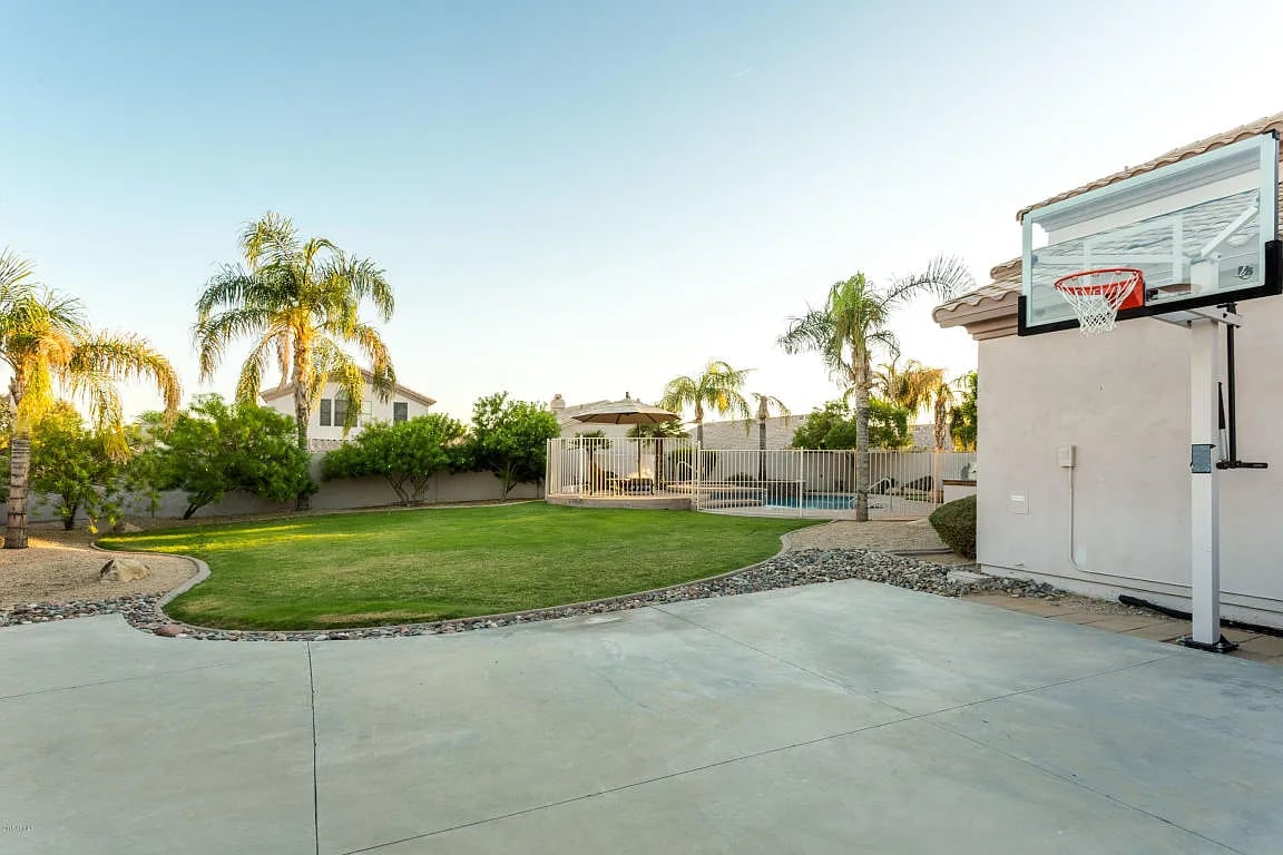 8177 E Rita Dr
