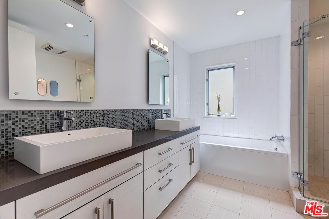 928 N Croft Ave Unit: 203