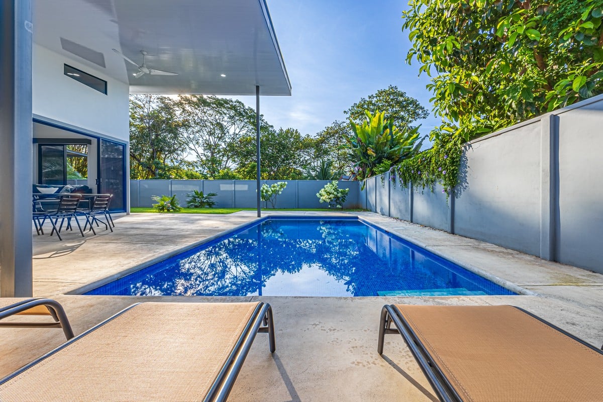0.12 ACRES – 3 Bedrooms Newly Built Modern Home, With Pool & Privacy, Only 4min to the Beach!!!