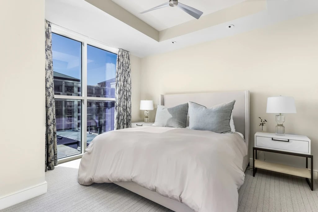98 San Jacinto Blvd, #709