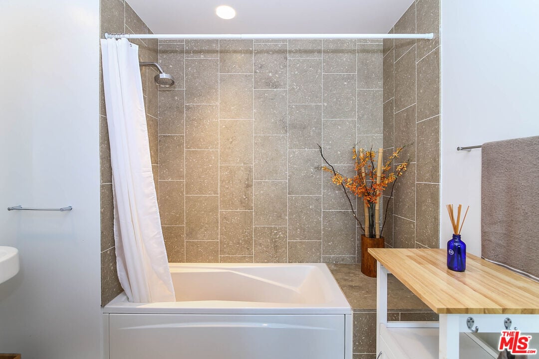 6250 Hollywood Blvd, #11N