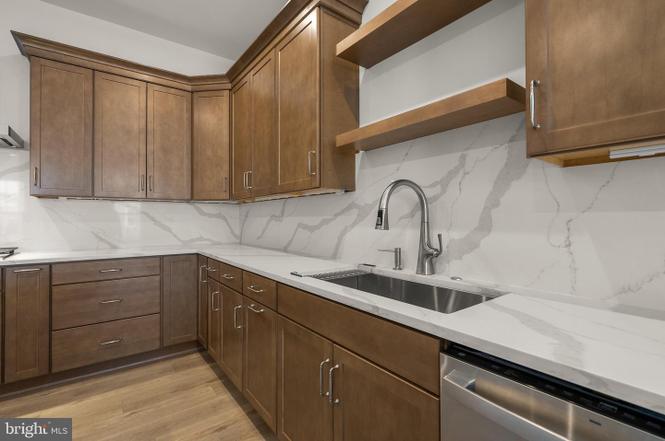 43252 Greeley Sq
