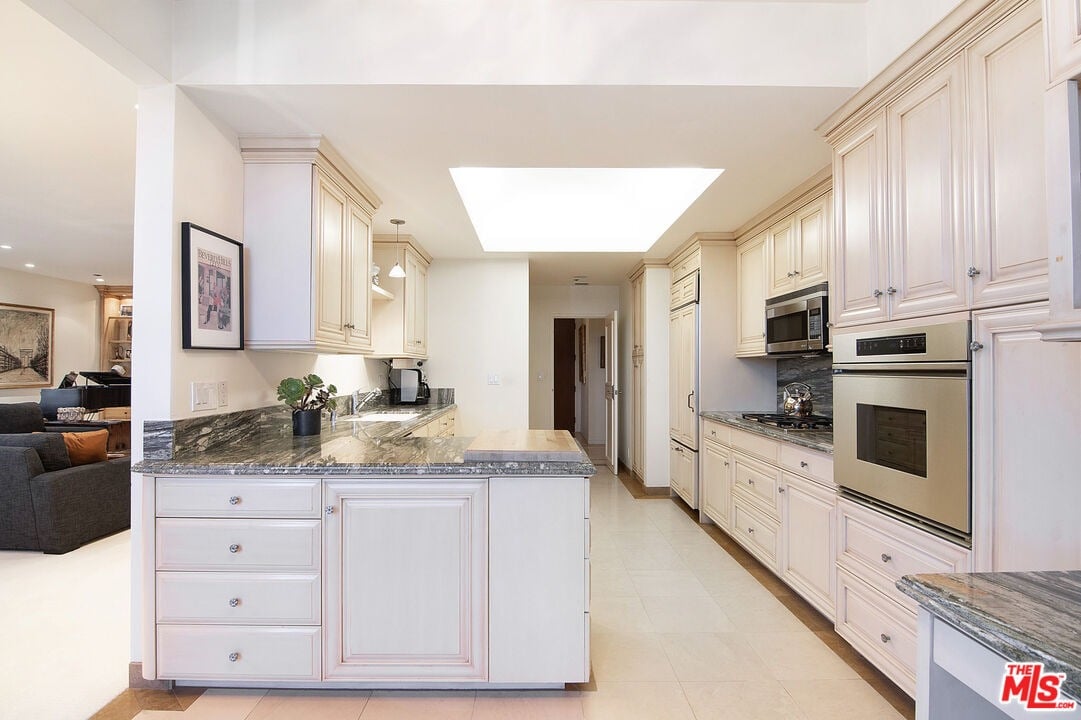 10430 Wilshire Blvd. Unit 1703