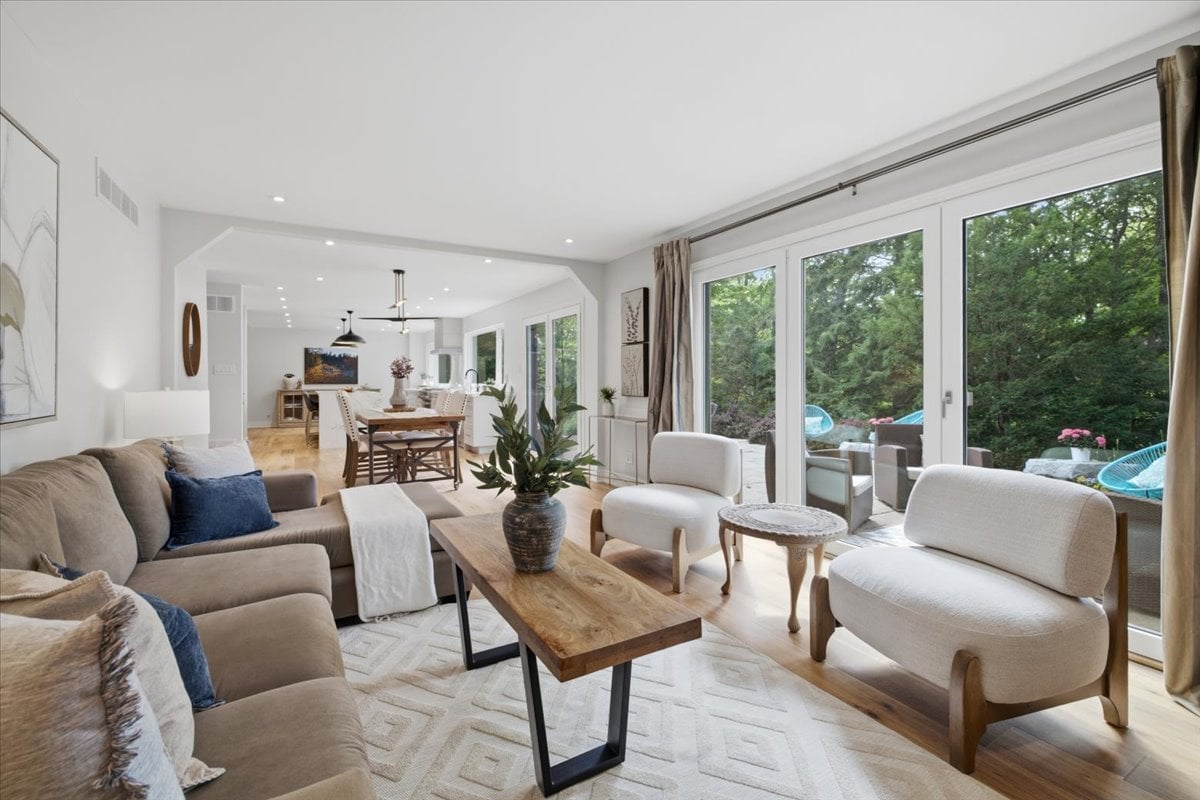 Rare Court Location on Oakville Golf Course