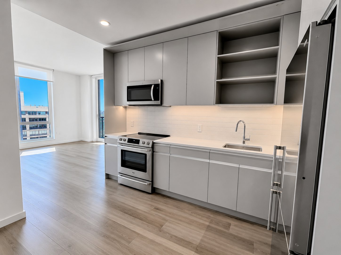 29-17 40th Ave, 906