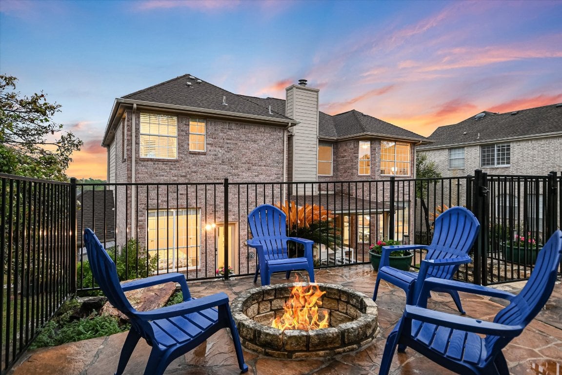 2112 Cliffs Edge Dr