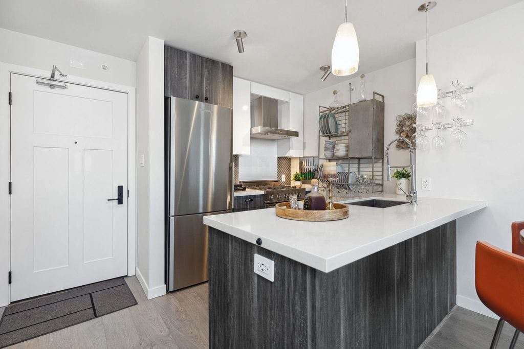 311 E 6th Ave, #PH612