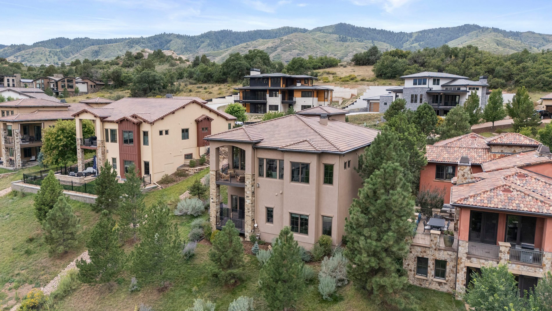 8122 Raphael Lane