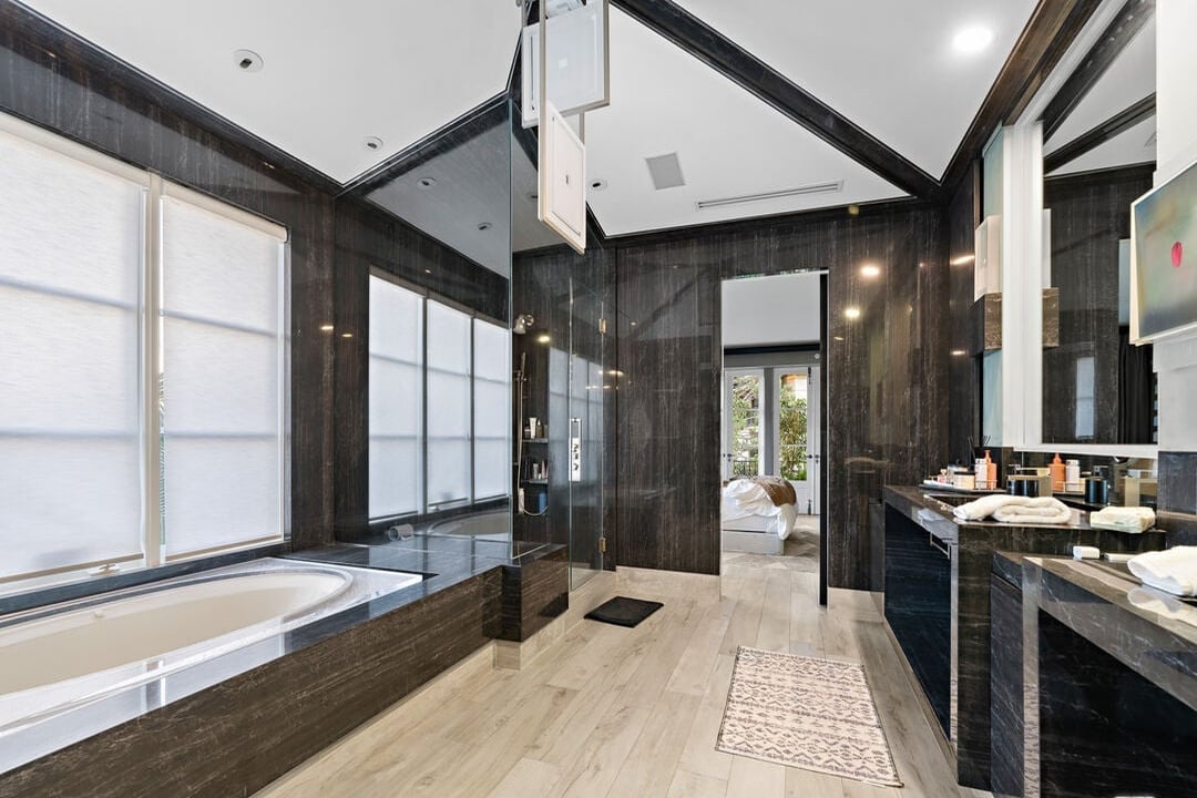 Century Woods Dr, 90067