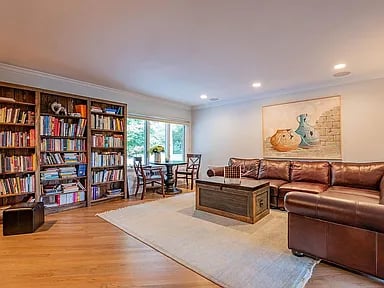 357 W Neck Rd