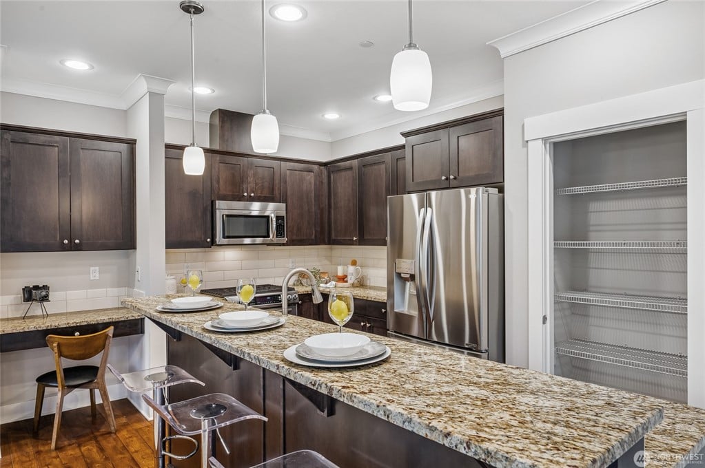 900 228th Avenue NE Unit: 16C