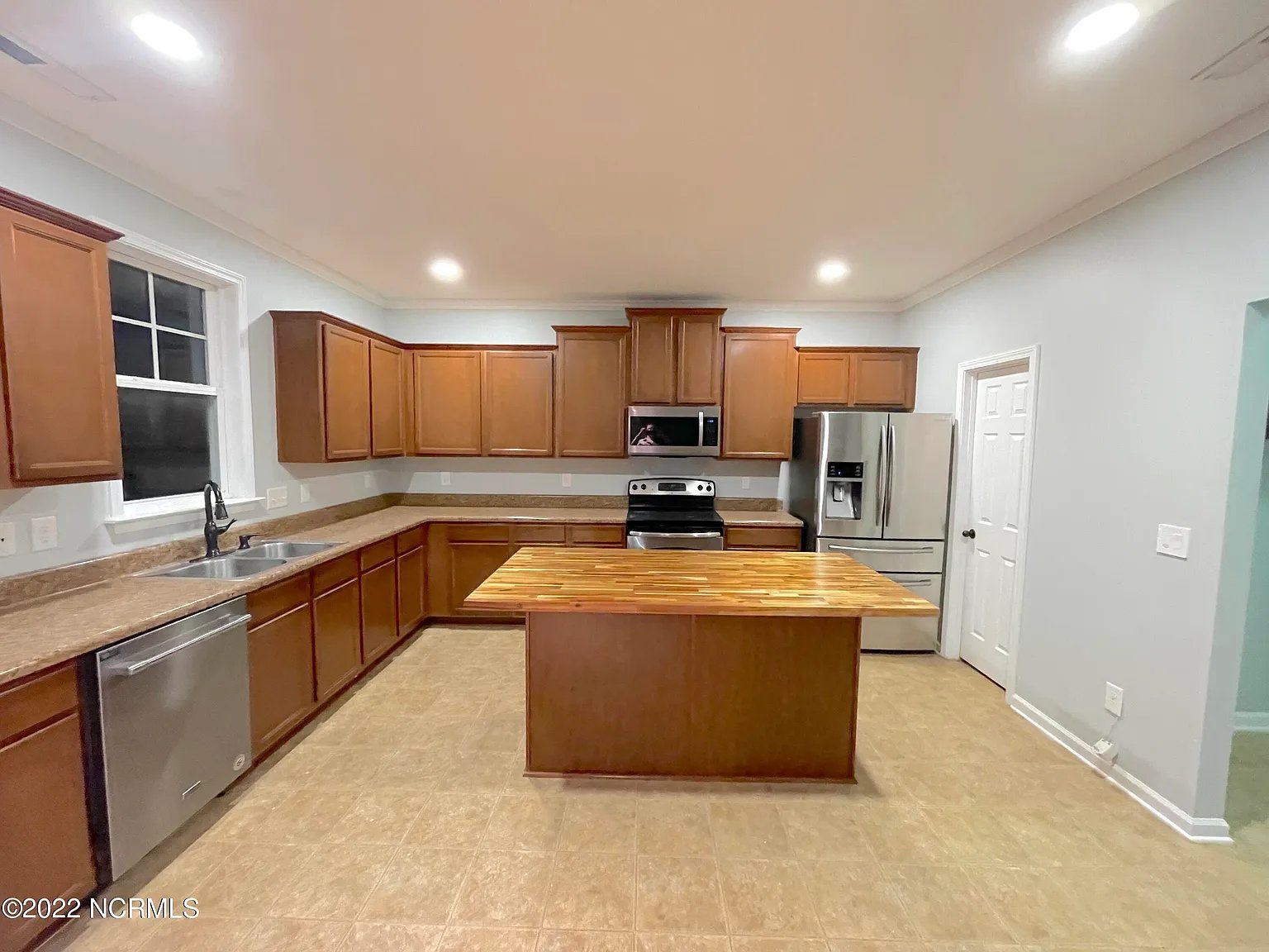 102 Lumis Ct