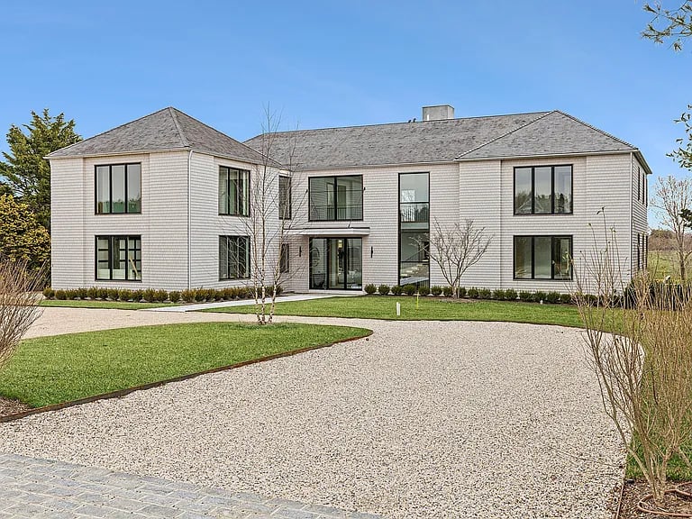 637 Halsey Ln