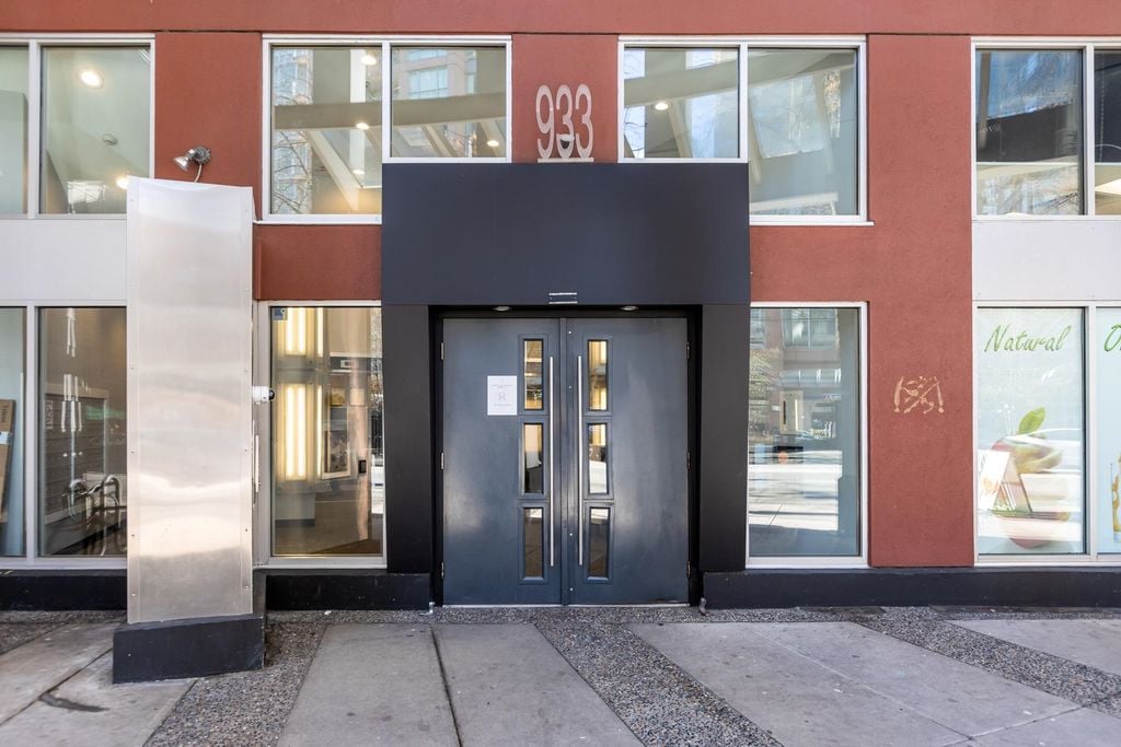 933 Seymour St, #1207