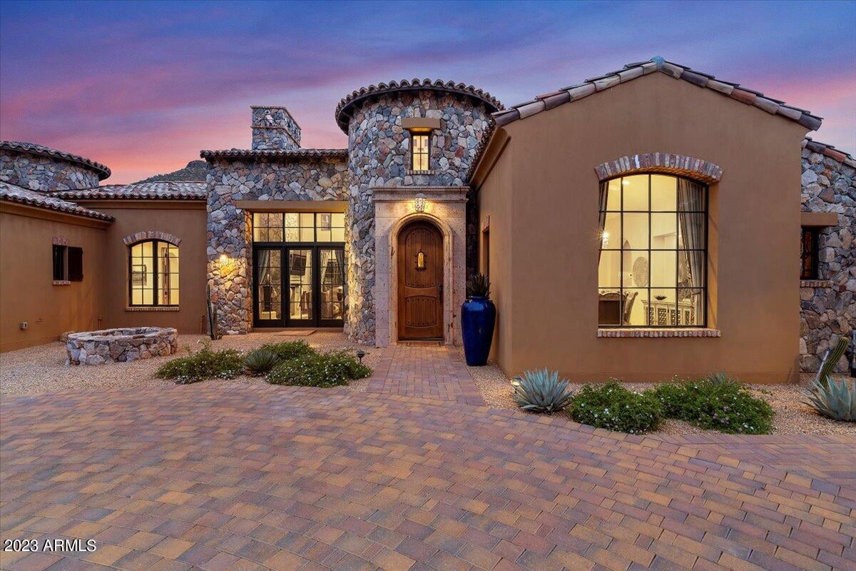 9514 E Madera Dr