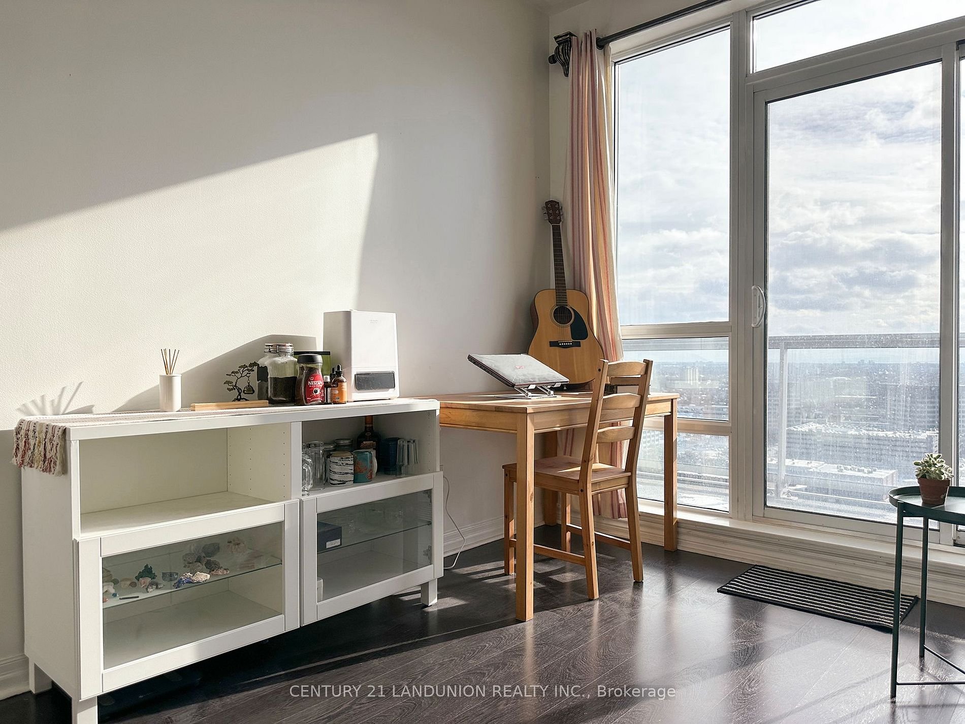 COZY PENTHOUSE LIVING