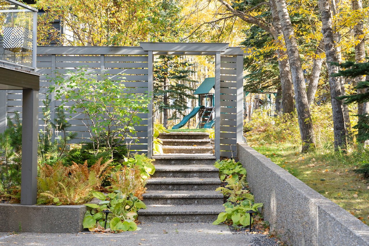 19 Bearspaw Ridge Crescent