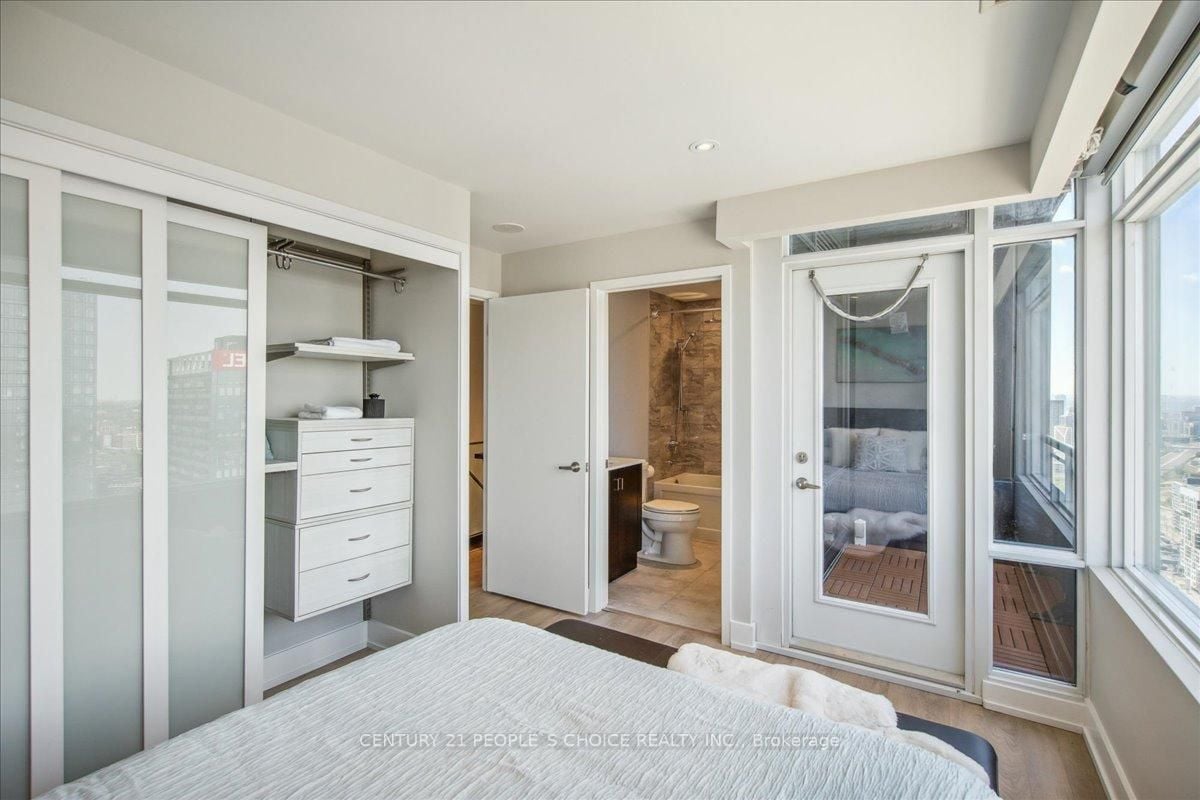 WATERFRONT LUXURY 