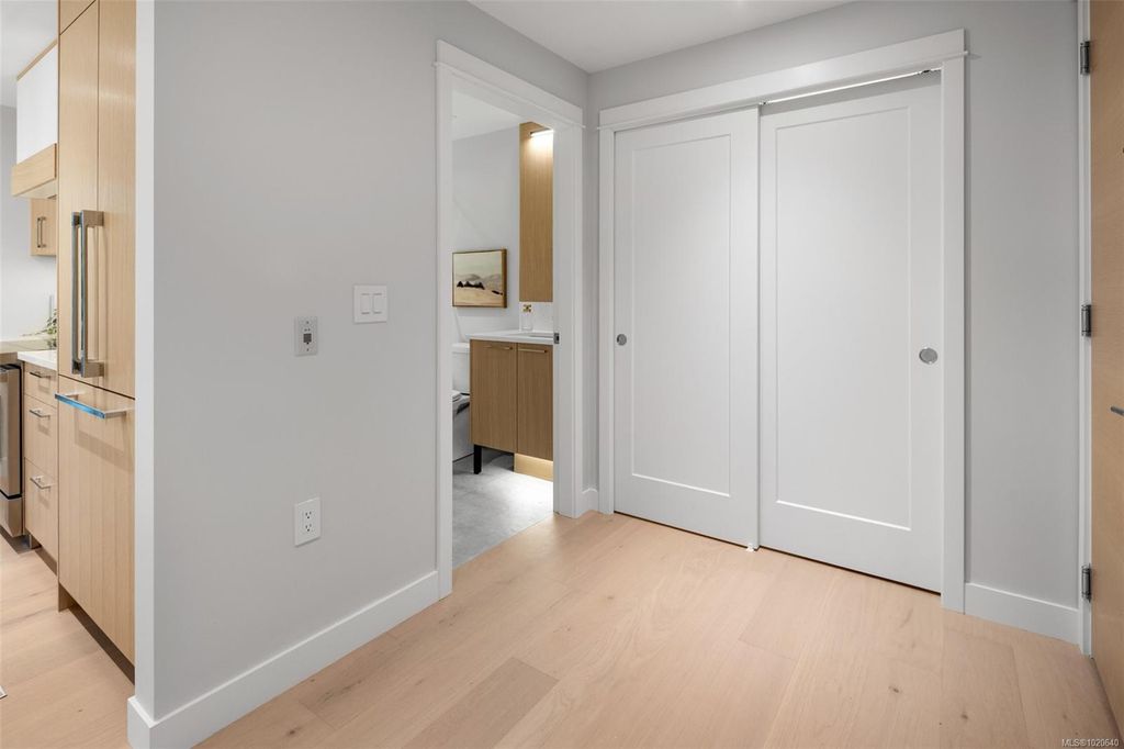 5229 Cordova Bay, #303