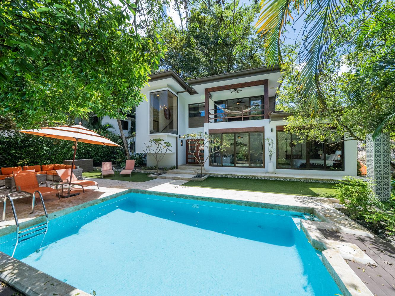 Casa Plumeria | Modern Elegance and Tropical Tranquility Near Tamarindo