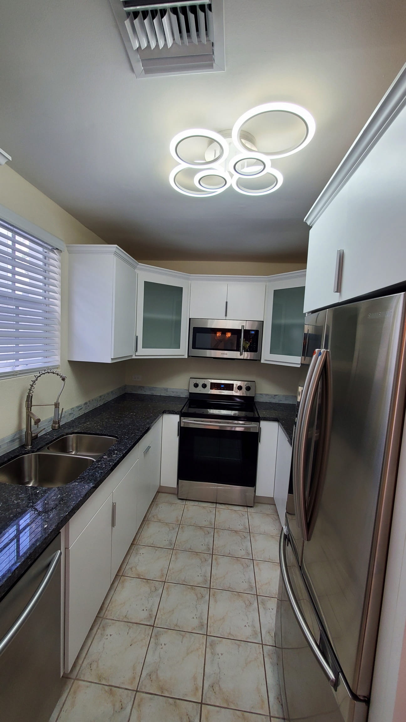 Sandyport | Expansive View Home 