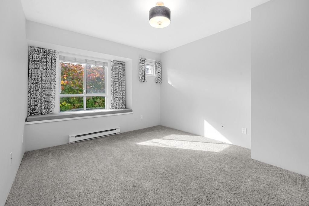 2885 E Kent Ave N, Unit 16