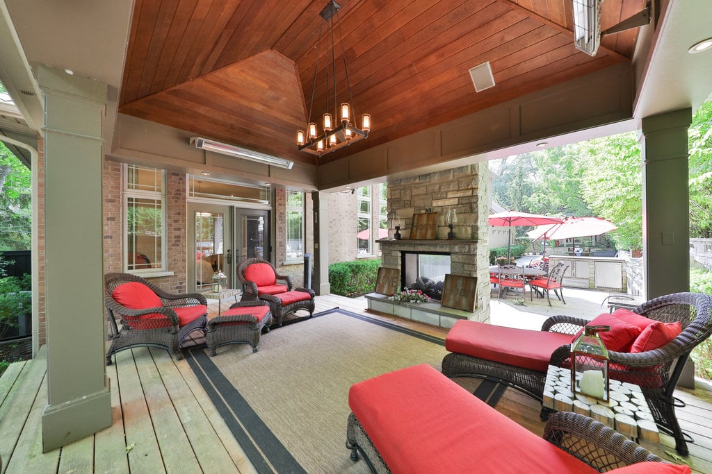 5047 Lakeshore Rd